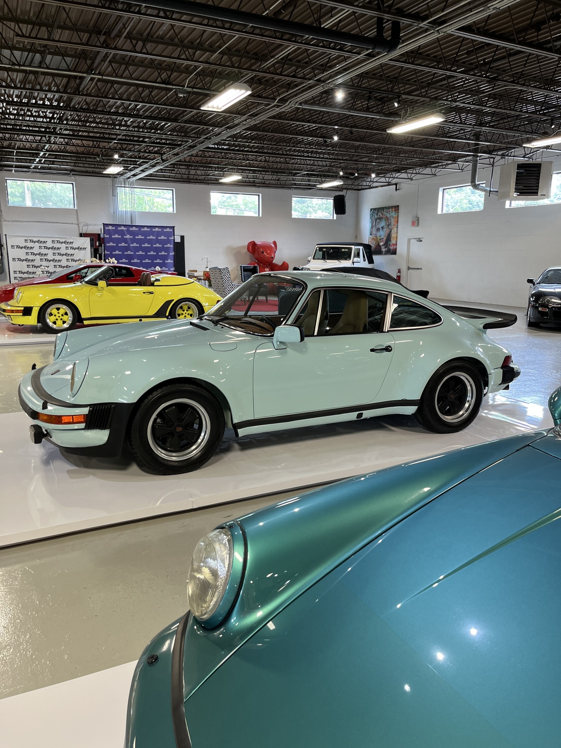 Porsche 911 Turbo (930) · New York Museum in Coppaflorio Blue