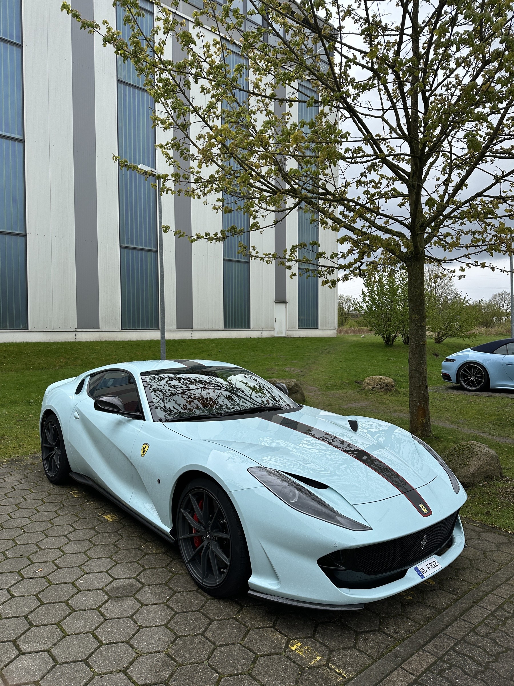 Ferrari 812 Superfast in Coppaflorio Blue